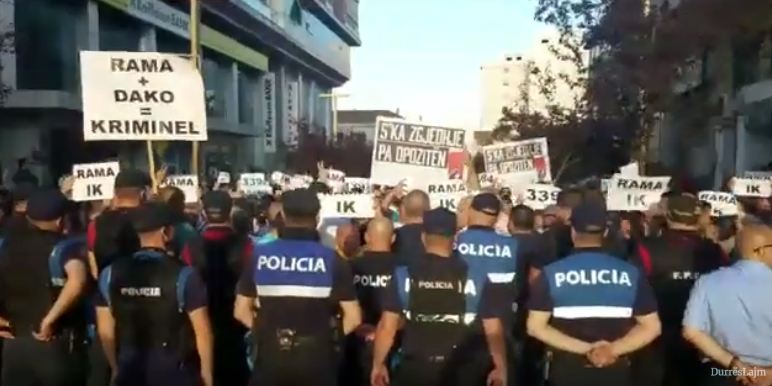Protesta në gjithë Durrësin për 6 ditë, mblidhet sot kryesia e PD-së