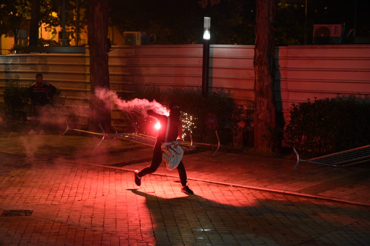 Arrestohen 30 persona për protestën e 7 të opozitës, mbi 30 të tjerë shoqërohen