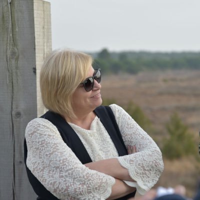 Milva Ekonomi me 3 shtëpi, pasuria e deputetes dhe e vajzës në Suedi