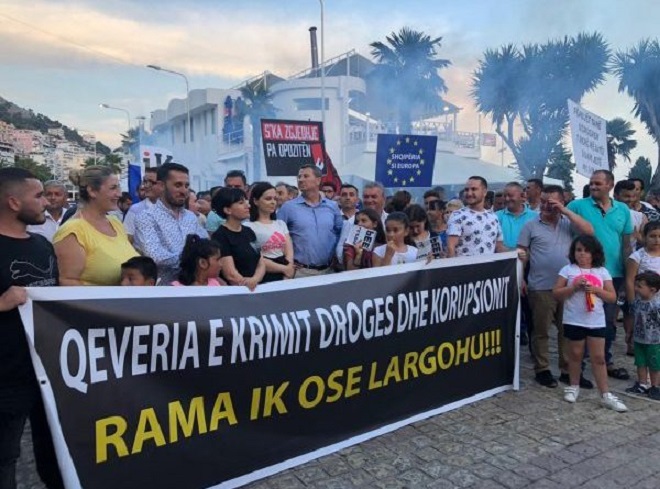Protesta kundër Ramës, shoqërohet në polici kreu i PD-së së Sarandës