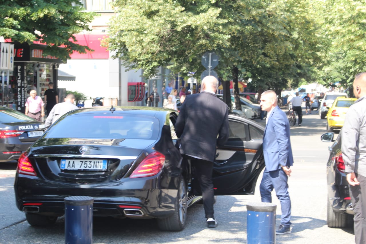 Rama kërkon takim me ambasadorët