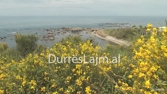 Rruga e dëmtuar mban larg pushuesit nga zona turistike e Kallmit (VIDEO)