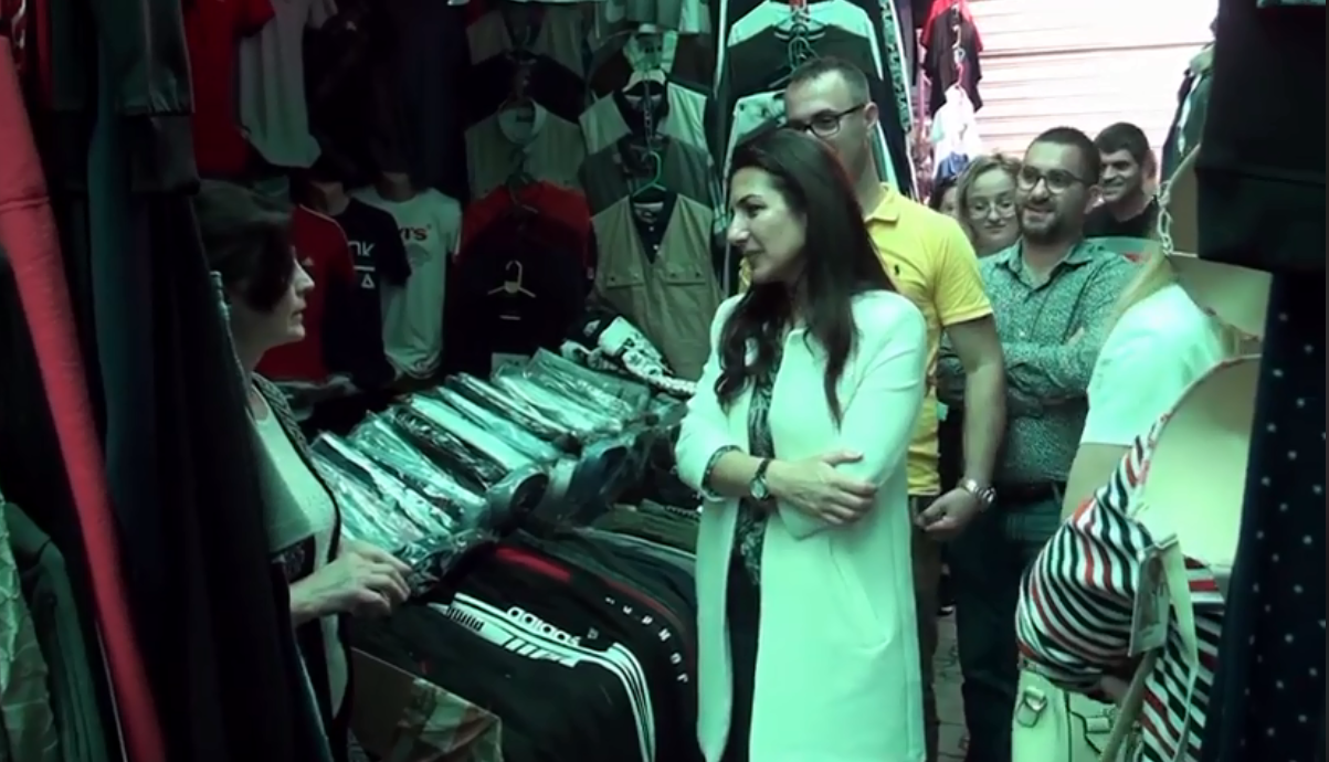 Sakollari takon tregtarët e Durrësit: Qytetarët duhet të marrin në dorë drejtimin e qytetit të tyre!