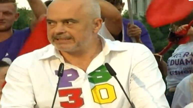 Rama fjalim në Shkodër, pjesëmarrësit thërrasin emrin e Tom Doshit