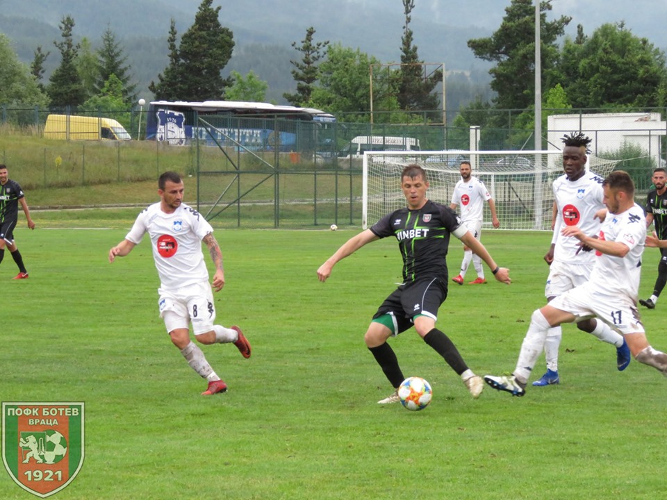 Teuta pëson humbjen e parë në përgatitore, Shkëmbi teston afrimet e reja