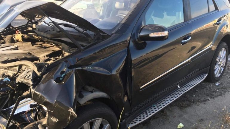 Përplasen dy automjete tip “Benz”, një viktimë, një i plagosur