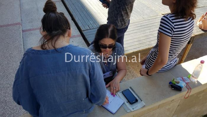 PD monitoron nga afër procesin e votimit në Durrës, Xhaferaj: 5-6 votues në çdo QV (VIDEO)