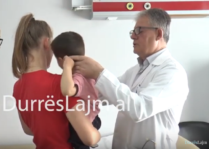 Durrës, kujdesi ndaj fëmijëve gjatë stinës së nxehtë, këshillat e mjekut pediatër (VIDEO)