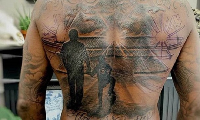 Young i Manchester United me tatuazh unik