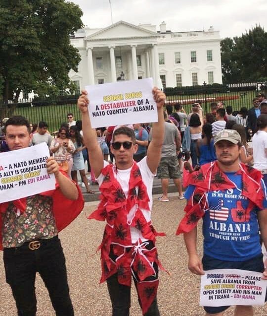 Protesta e shqiptarëve para Shtëpisë së Bardhë, reagon Meta: Përkrahja e tyre më shumëfishoi forcat