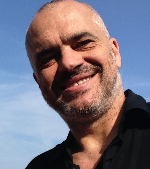 Edi Rama tjetër reagim për Teatrin me fjalët e Paulo Coelho-s