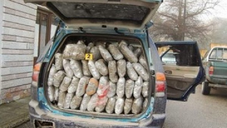 Transportonin 300 kg drogë me furgon, arrestohen 5 persona