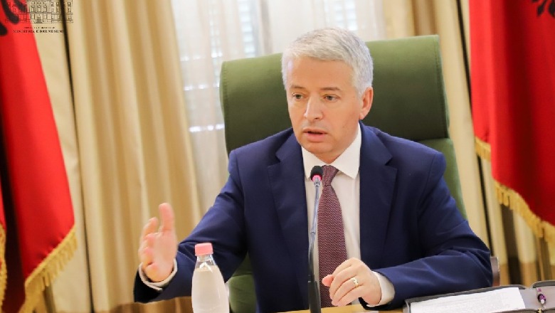 Demokratët s&#8217;lirojnë zyrat e bashkive, Lleshaj: Urojmë që askush të mos çmendet