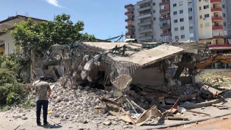 Shembet një banesë në Kashar, i hapet rrugë ndërtimit të bulevardit “Migjeni”