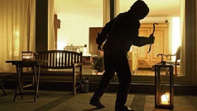 Vodhi 1 mln lekë me forcë në një lokal, pranga tropojanit