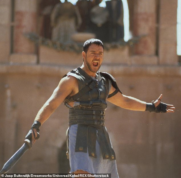 Nuk do ta besoni si është transformuar Russell Crowe