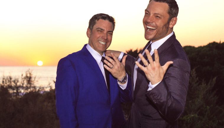 Këngëtari i njohur italian martohet fshehurazi me të dashurin 54-vjeçar