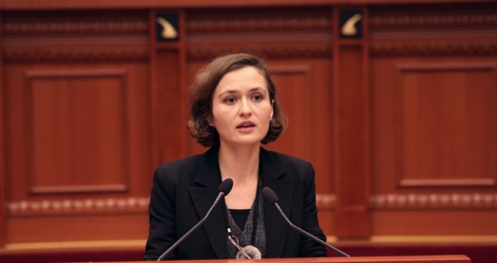 Deputetët e opozitës së re kërkojnë interpelancë me Shahinin: Është rritur mesatarja e pranimit në Universitete