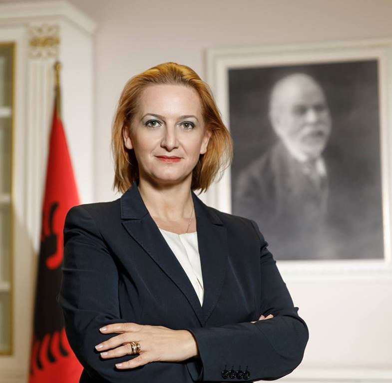 &#8220;Taksa ndaj karburantit&#8221;, reagon ministrja: S’ka rritje, fantazi e Bashës