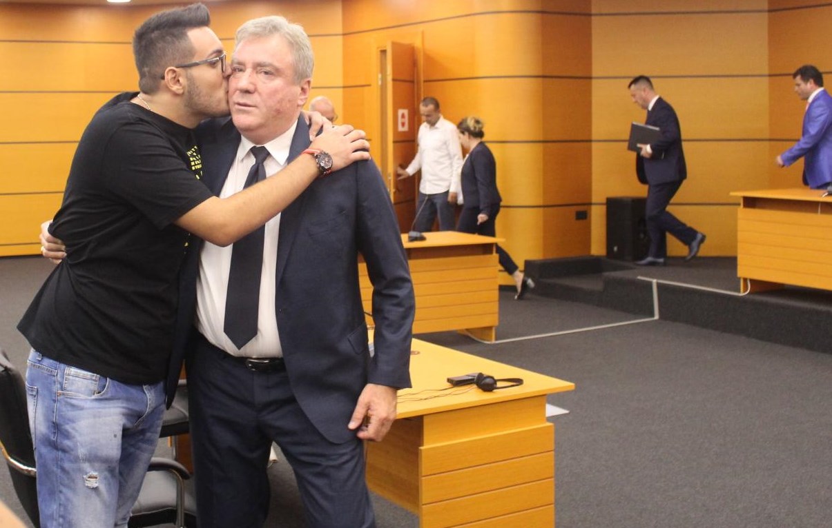 KPK konfirmon në detyrë kryeprokurorin e Krujës, familjarët puthje e duatrokitje