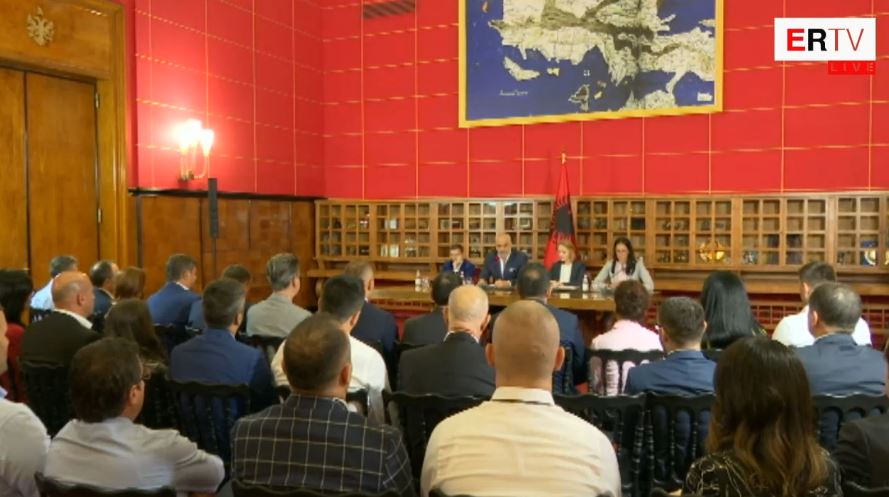 Tatimet/ Rama i prerë: Kush nuk arrin objektivat s&#8217;ka vend në administratë!