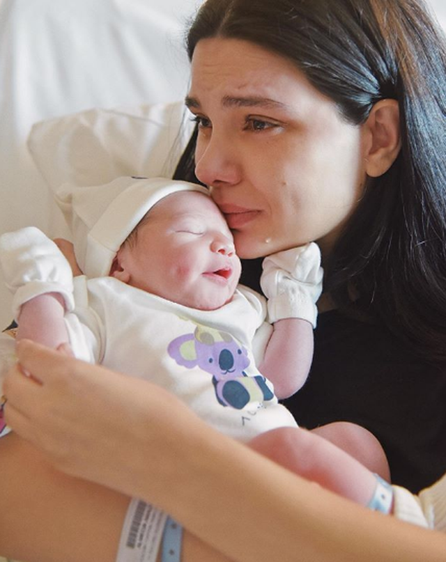 Almeda Abazi rrëfen emocionet e para të mëmësisë: Harrova çdo gjë që kisha jetuar