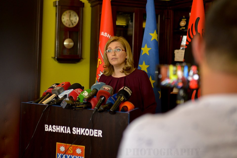 Voltana Ademi letër ambasadorëve: Shkodra të qeveriset nga një Komision Europian, vetëm atëherë e lëshoj bashkinë!
