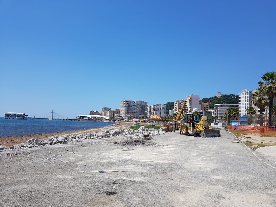 Punimet në shëtitoren “Taulantia”, si po merr formë zona më e frekuentuar në Durrës (FOTO)