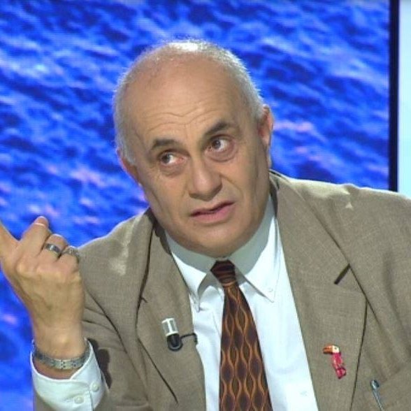 Artan Fuga: U dogj Akademia e Shkencave për kryetarë!!!