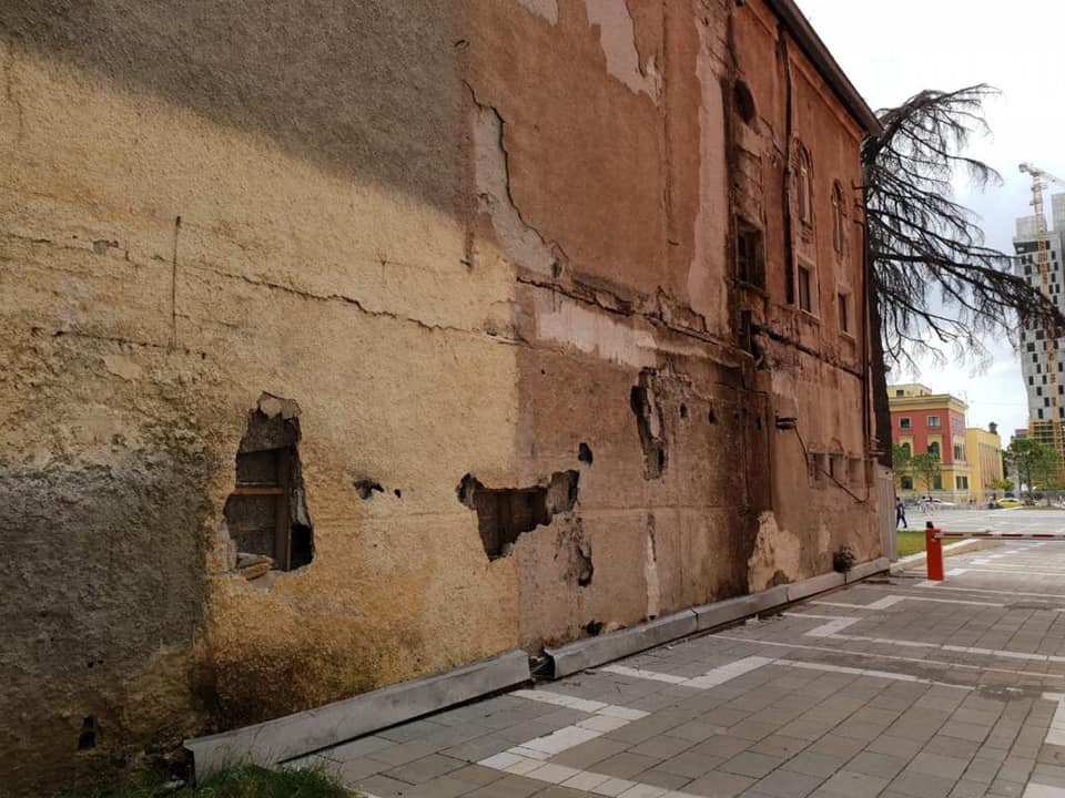 FOTO/ Veliaj për Teatrin: Karakatinë, Basha prej hallit në teatro
