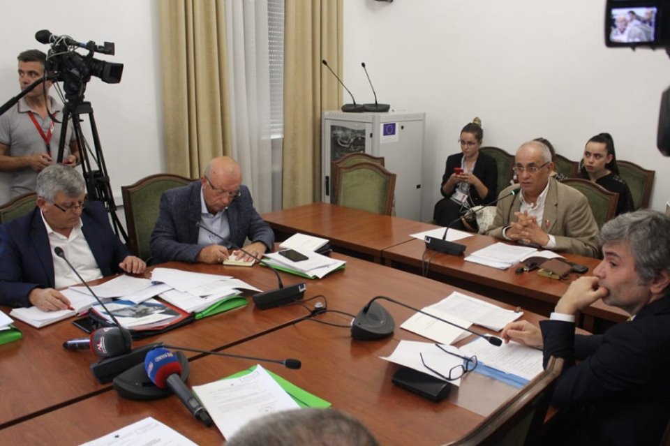 Revoltohet Artan Fuga: Shqipëria drejt çmendurisë, ikni! Të shpëtojë kush të mundet