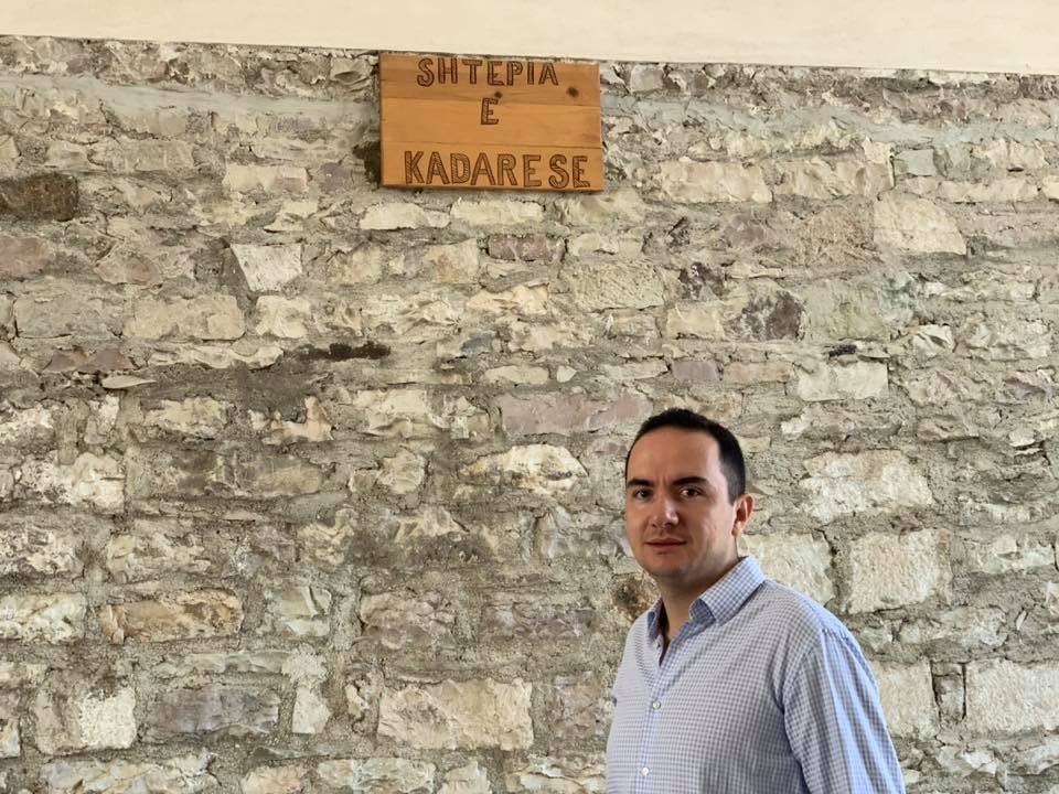 Salianji në shtëpinë e Kadaresë: Jemi në të njëjtat sprova mes perëndimit si farsë apo si realitet!