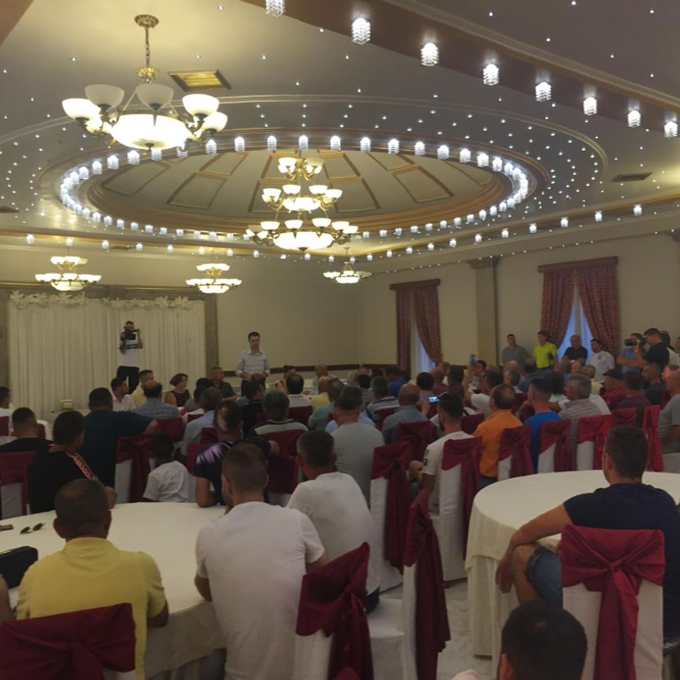 Basha takohet me strukturat e PD-së Shijak, dalin fotot nga takimi