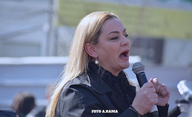 Vokshi: Edi Rama po iu grabit studentëve kopshtin botanik