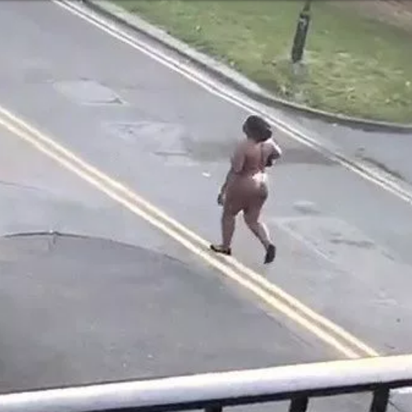 Vapa përvëluese, gruaja gjen zgjidhjen… shëtit nudo (FOTO)