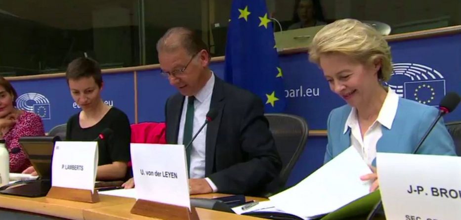 Von der Leyen rrezikon votimin në PE