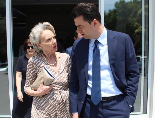 Shefja e misionit të OSBE-së takim me Bashën një ditë pas protestës