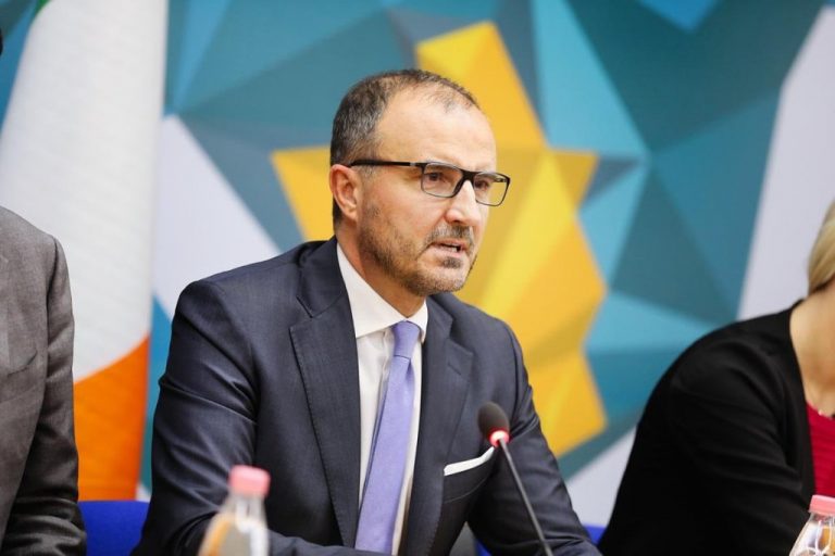 Ambasadori Soreca i prerë me politikën: Uluni urgjent në dialog!