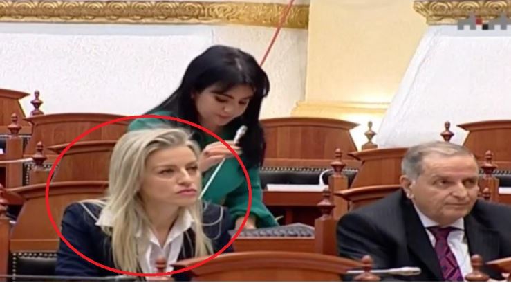 Deputetllëku i sjell fat, martohet në moshën 42-vjeçare deputetja e opozitës së re