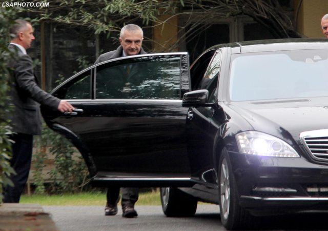 Ramaforma/ Meta rrugës për Tropojë vazhdon me ironi: Mund ta mbyllte z.Agaçi