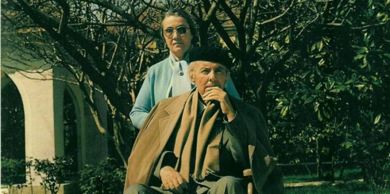 “Dashuria” e Nexhmije Hoxhës me Qemal Stafën dhe martesa me Enverin