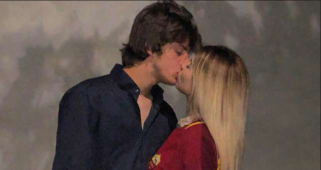 Dy futbollistët sherr mes tyre për një… femër