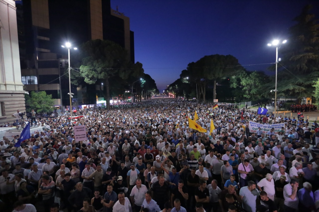PD zbulon shifrat e protestuesve që po vijnë në Tiranë
