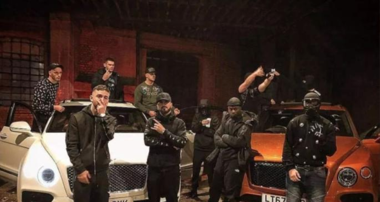 Daily Mail: Mafia në Angli po rekruton njerëz mes videoklipeve të VIP-ave në Tiranë