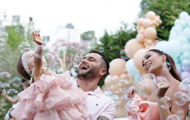 Ia bëri dhuratë Ajkës për ditëlindjen e parë, sa kushton qeni që bleu Besi për vajzën