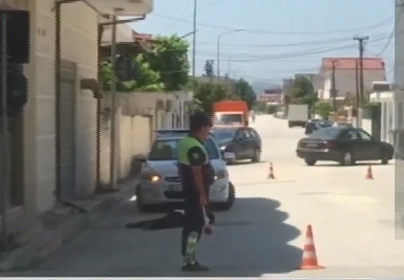 Lufta me armë në Kavajë/ Identifikohet viktima, e vranë me bukë në dorë