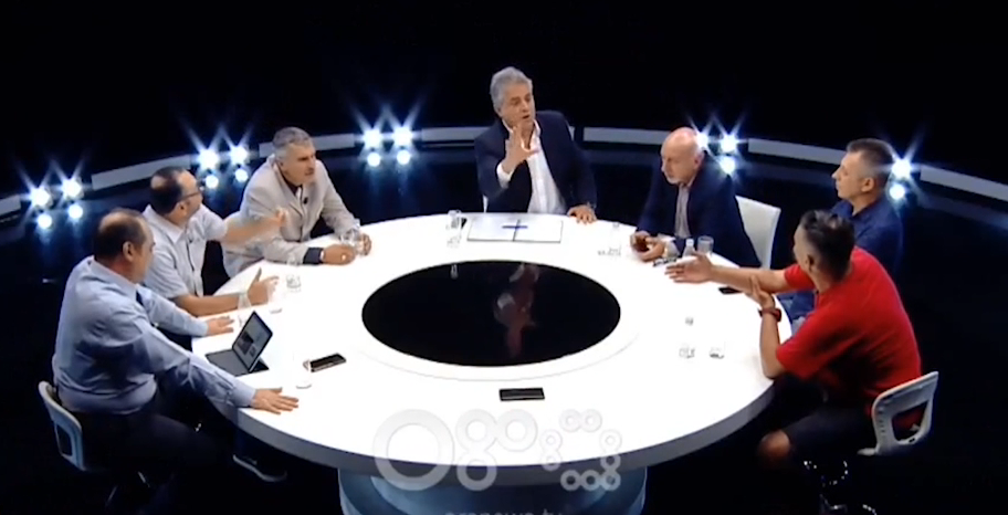 Degjeneron debati live: Bëj seks se po degradon. Moderatori Hila: Boll se më dhj*të emisionin