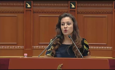 Deputetja e Durrësit: Ja pse votova kundër në Kuvend për dy PPP-të e rrugëve (VIDEO)