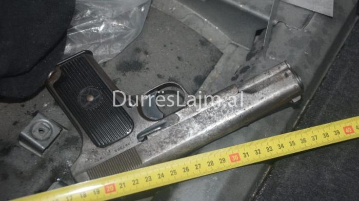 Lëvizte me armë me vete nëpër Durrës, kapet në flagrancë 47-vjeçari