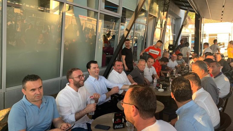 Protesta 8 korrikut/ Basha zhvillon takim me strukturat në Kavajë